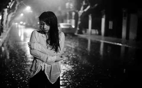 下雨心情说说感悟生活，下雨天感慨说说伤感句子